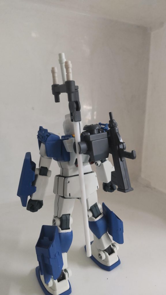 バックパックにウェポンラック兼ジャマー装置的な。