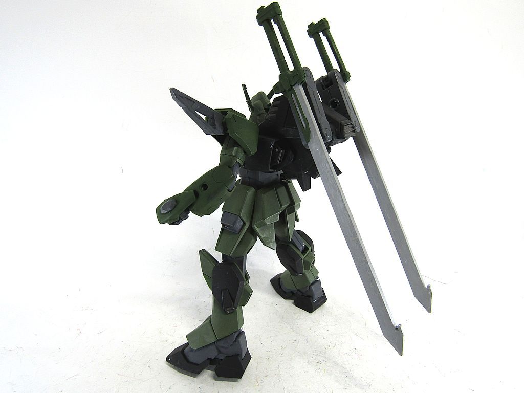 特徴はガンプラだけで作成した（一部ランナーは使用）ところです。構成はHGカラミティ、HGデスティニー（腕）、HGソードインパルス。エクスカリバーの固定アームにHGアームアームズを使用。さすがにシールドはオミットしました。