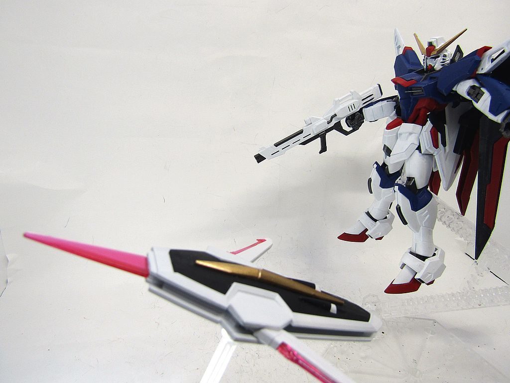 ブーメラン大好きシンのために、ウィングブレード付シールドブーメラン、両腰にヴィーゼルナーゲル ビームブーメラン、両肩にビームブーメラン。