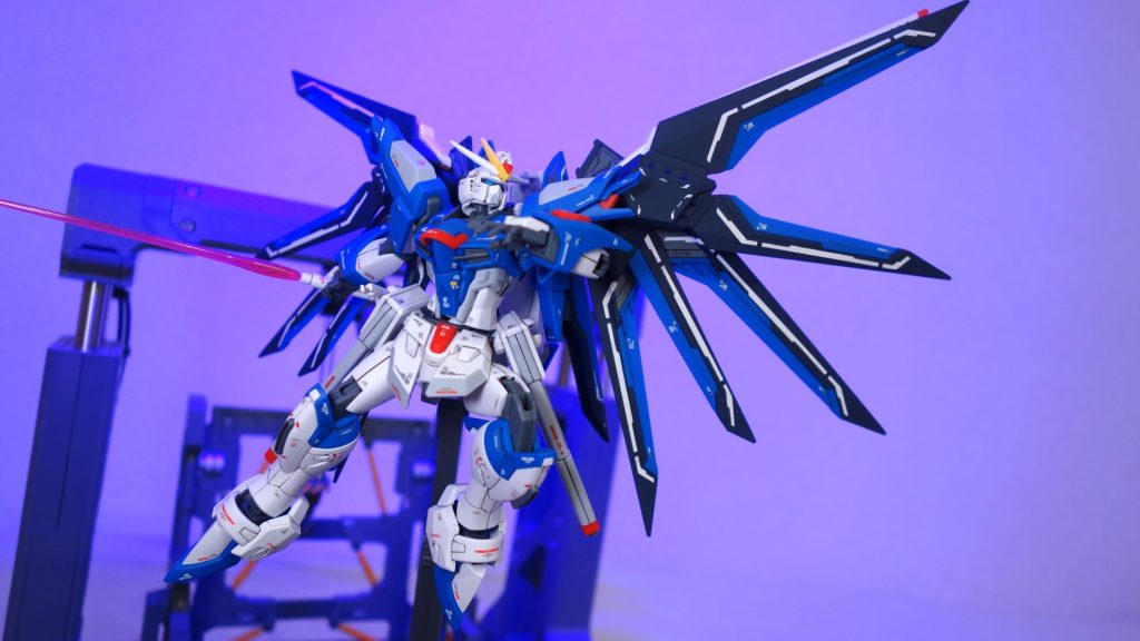 素組みですが、ウイングの白ラインは分割部を露出させ、白ラインを自作しています。