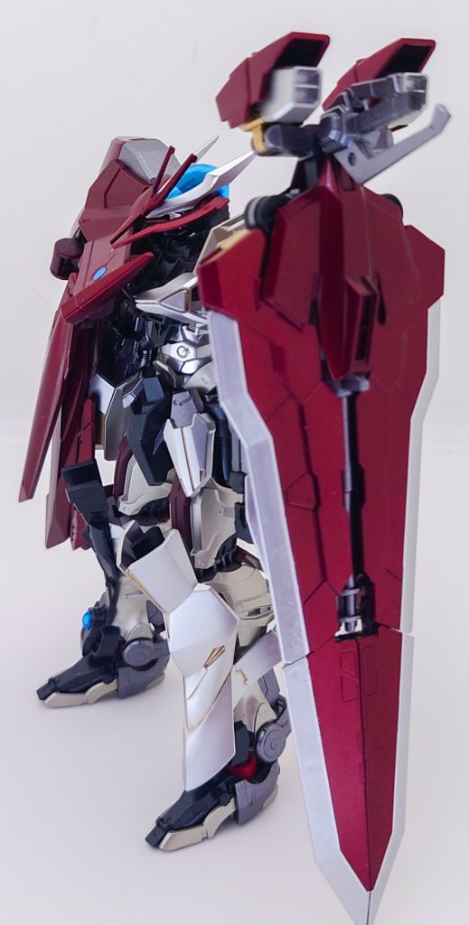 左側面左肩には、ブルーフレームのタクティカルアームズを装備させてみました。