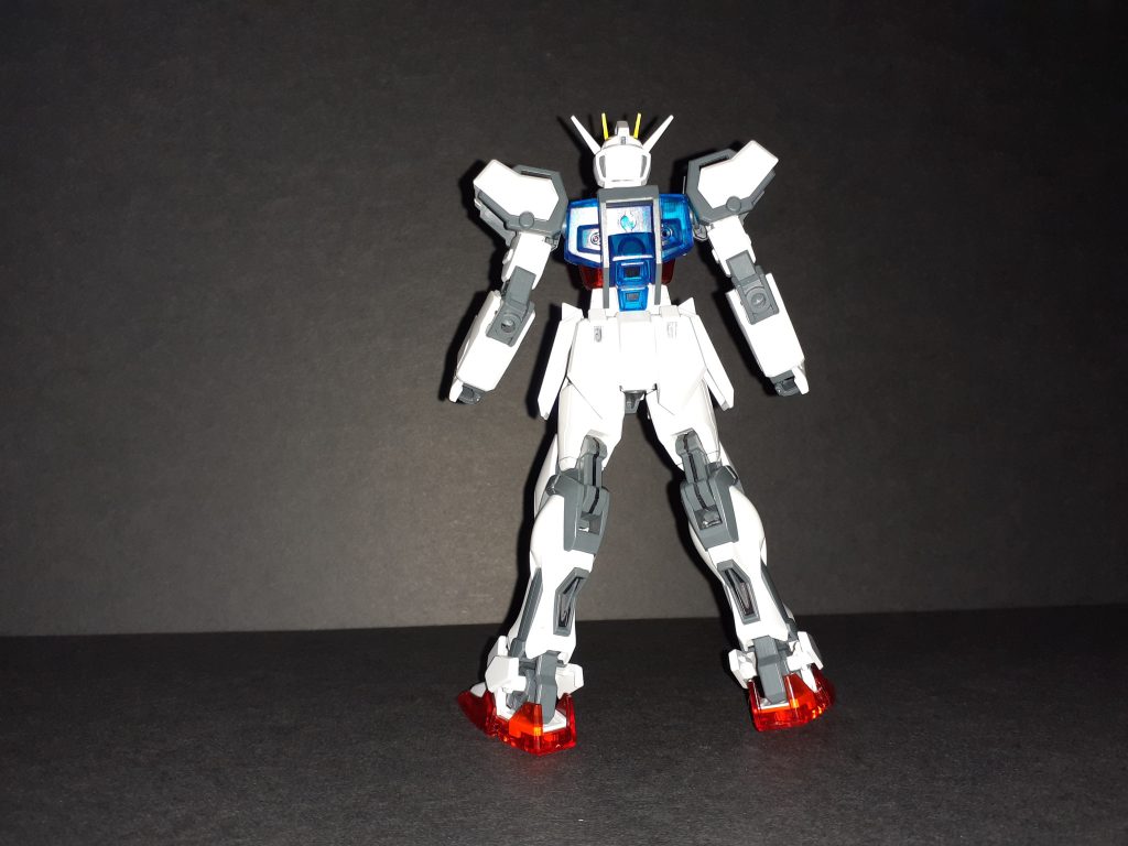 造形はともかくやはり関節周りはEGなりに簡素なのでHGなどには見劣りするかも