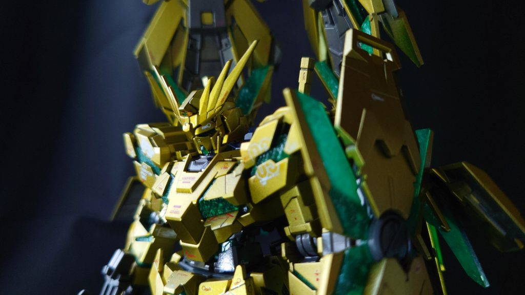 自分としてはなかなか綺麗に塗れたと思います。デカールも頑張りました。公式デカールは手にはいらず、中華メーカーのものを購入しました。