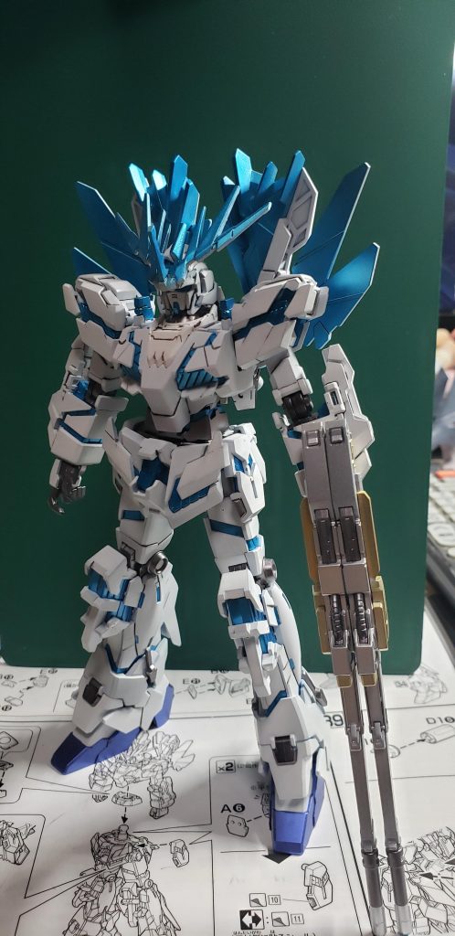 胴体のみになります若干武器の配色が白に合ってない感がありますが思いつきでやっていたためそのままにしてしまいました…w