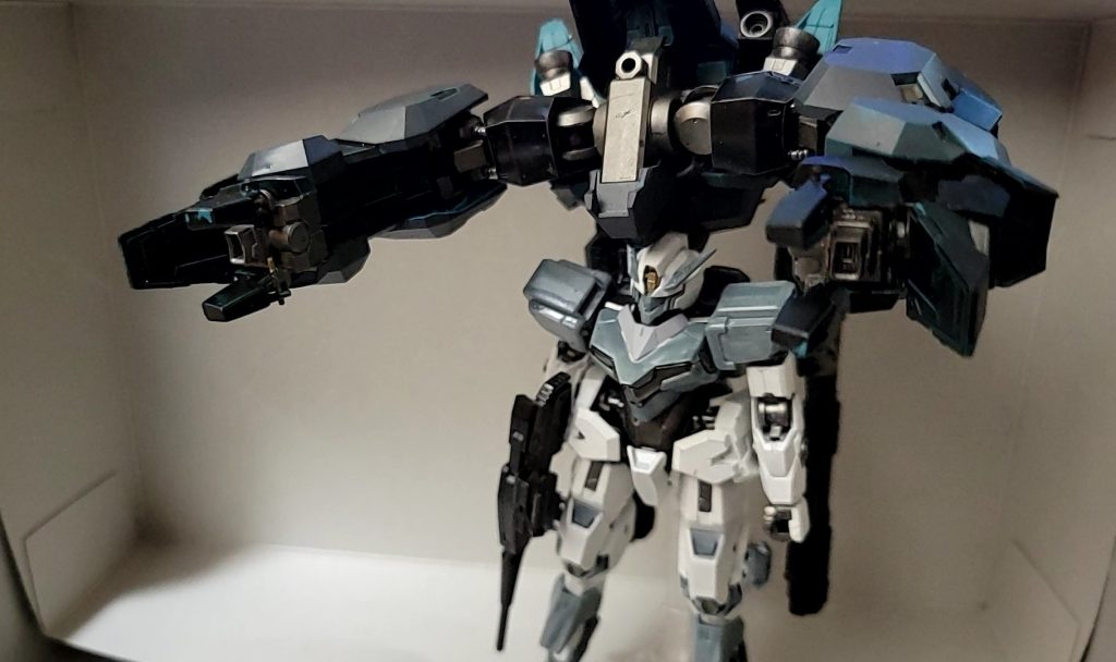 足の裏?にメガ粒子砲の発射口を接着