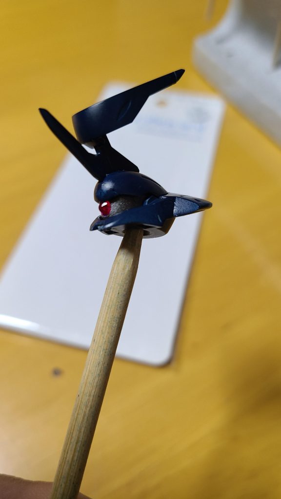 頭部はこんな感じで、一般機の角をラウダ機の方へいしょくしてます(*^^*)折角付いてるなら両方使いたいですよね(((*≧艸≦)ププッ