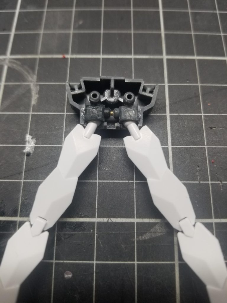 こちらは羽の取り付け内部。ポリキャップを仕込んで自由に角度がつけられるようにしました。