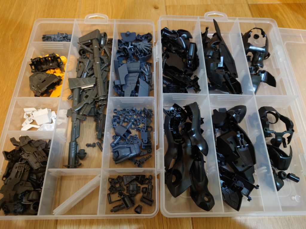 大きいパーツが多くパーツ数的には少なめな印象でした