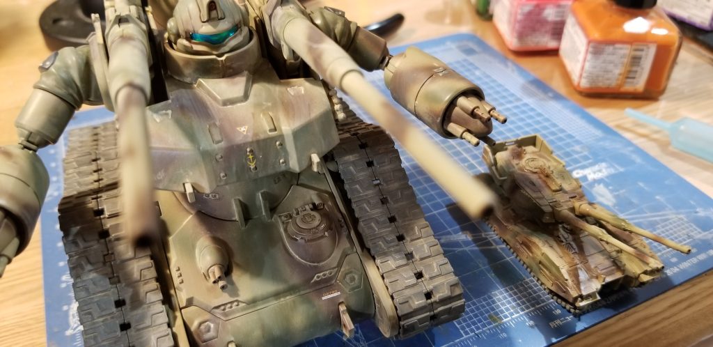 ガンタンクのカメラ部分には100均装飾テープを貼ってアクセントにしました。