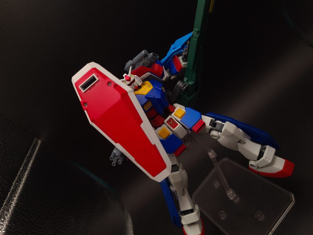 Large shield can move independently