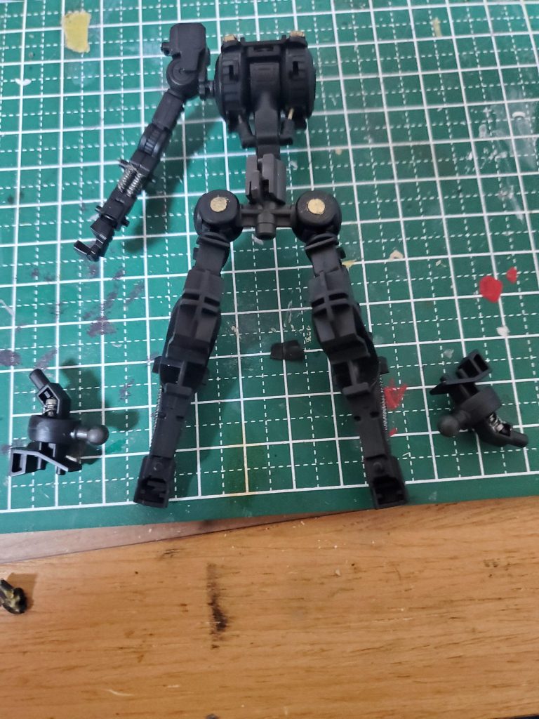 フレーム部分は黒サフを吹いて重厚感ある仕上がりにしております