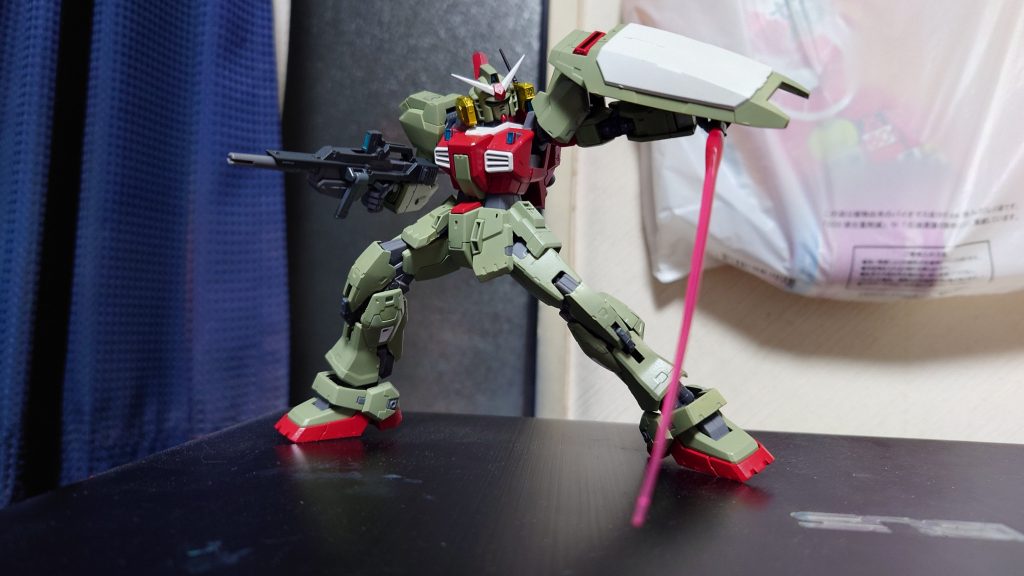 とりあえずアクションポーズ懐かしのエゥティタ射撃武器持ちステップ特格。これめっちゃ好きでしたよ。