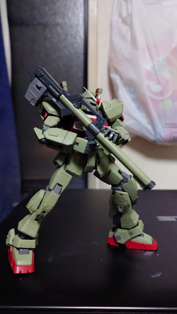 実は発売当時のマークIIを発掘してバズーカのマガジンはつけてみました。食パンマガジンは仲間のエネルギー?回復すためのもので、これをつけたバズーカをマイナスイオンランチャーと名付けます。