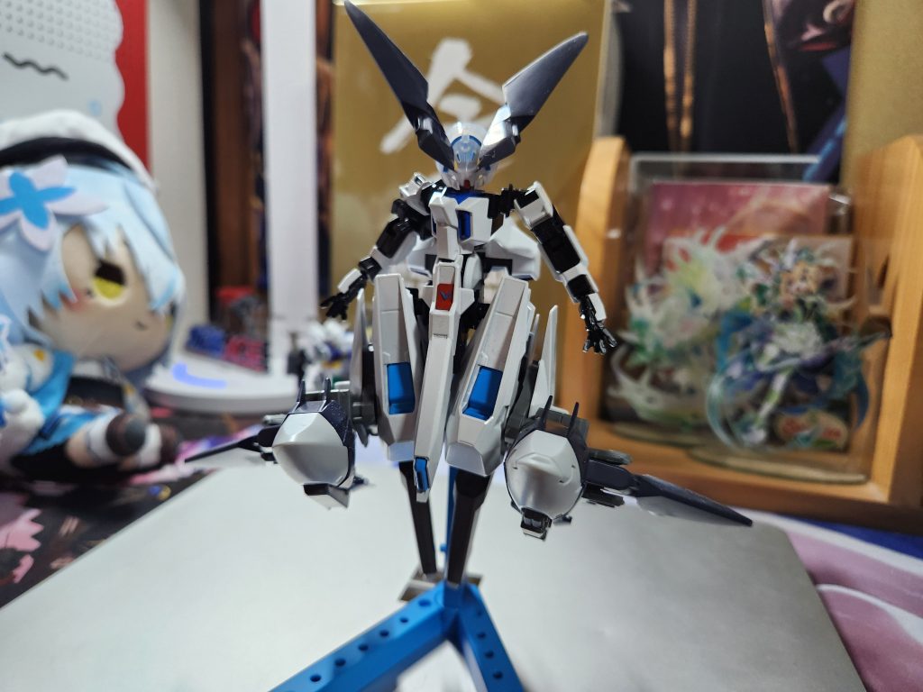 そして月日は流れ、今年の一月に再始動しました。コンセプトを1から練り直して先述通り可動域を確保する方向に変更し、脚部のフルドドIIをブースターパーツにすること。そしてアンテナパーツを強化しウサギ耳にすることにしました。これでよりウサギ感が増したのでこの形にして正解だと今では感じています。今回は塗装中の写真やサフ写真は無いのでここで以上となります。ここまで見て頂きありがとうございました!