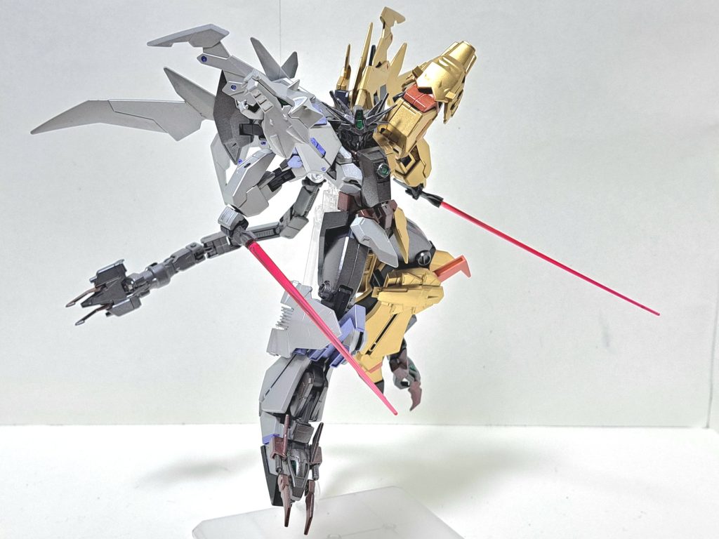 ビームサーベルバックパックにマウントされている近接用武器