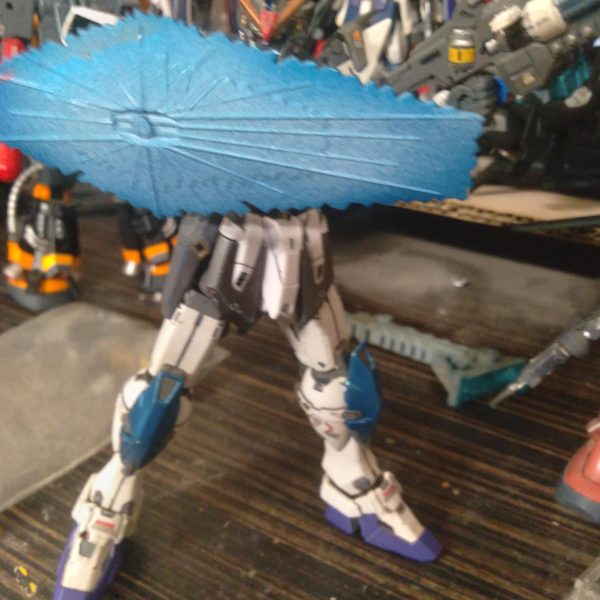 Hello fellow gunpla builders. I came up with a cool idea for my Gundam Geminass custom. It has two different forms. The first one, its Alpha mode, is what it looks like when it's first completed. After it gets damaged severely in battle, it is repaired and overhauled. The Beta mode is what it looks like after it gets upgraded. The Beta mode features energy shield generators in the forearms as well as thrusters installed in the knee armor. The accelerate beam rifle is carried over. The Beta mode also has the V2 booster units.（6枚目）