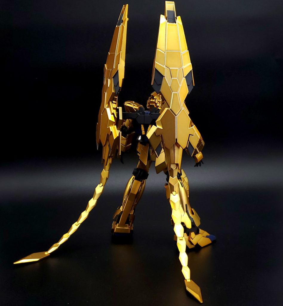 メッキのゲートはゴールドミラーフィニッシュで隠し、部分塗装をしつつ半光沢クリアでコートしました。ちょっとしくじったところもありますが、程よく落ち着いた金になって満足してます