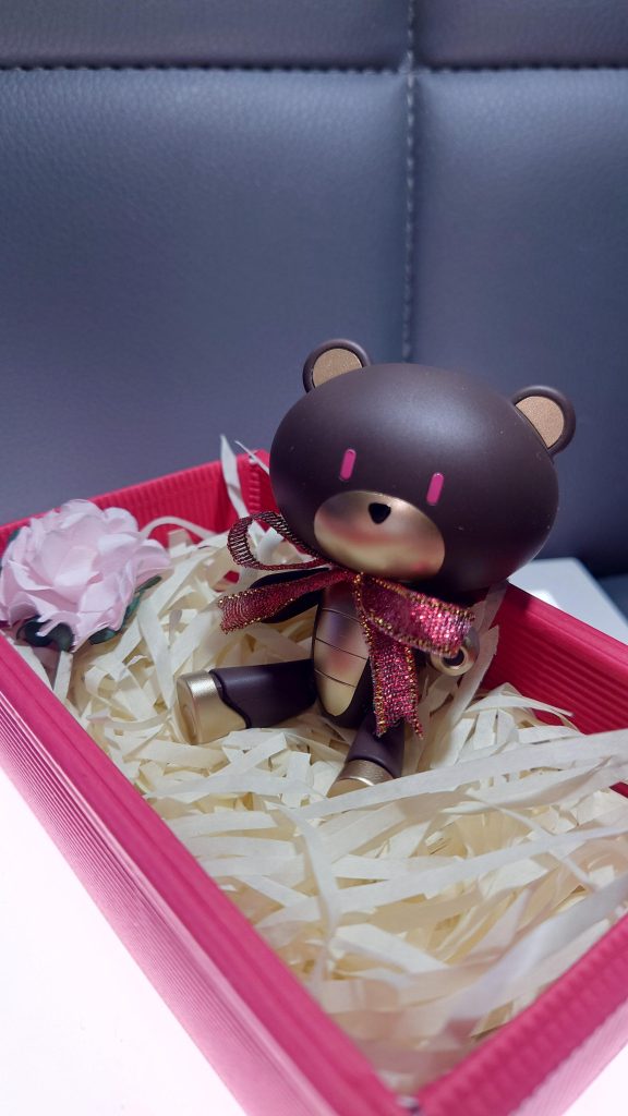 茶色部分はガイアカラーのレッドブラウンです。この為に買ったと言っても過言ではないブラウンです(笑)元々半光沢なので、使いやすいです!今度、木目塗装にも挑戦したいので、使い道はあるかな。金は、ガイアカラーのEXゴールドで、派手過ぎない色合いが好みです。