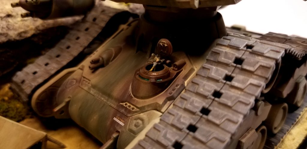 ハッチから頭を出して休憩しているガンタンクパイロットです。3Dプリンターで出力して筆塗りで仕上げました。