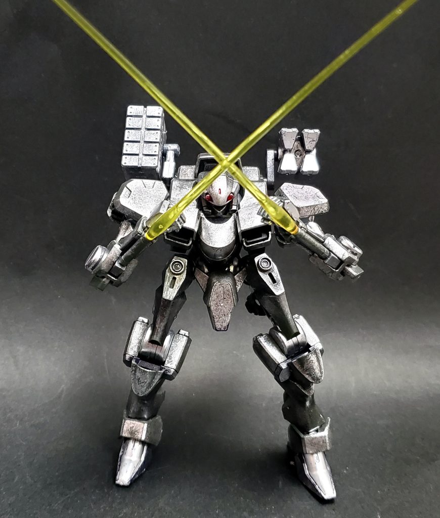 近接戦闘型距離を取るとミサイルで、近づくとブレードで攻撃してくるぞ!