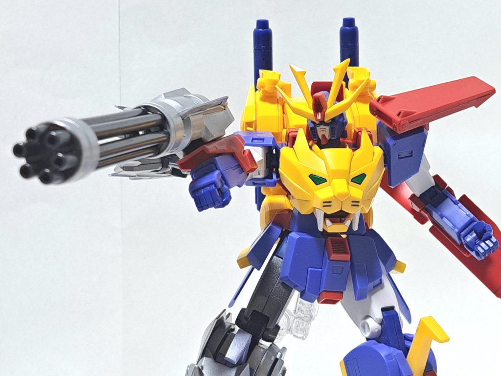 ガンダムトライオン3ウルフ ガンダムトライオン3とスノウライガーが合体した形態。スノウトライガーが分離し、左半身に合体している。