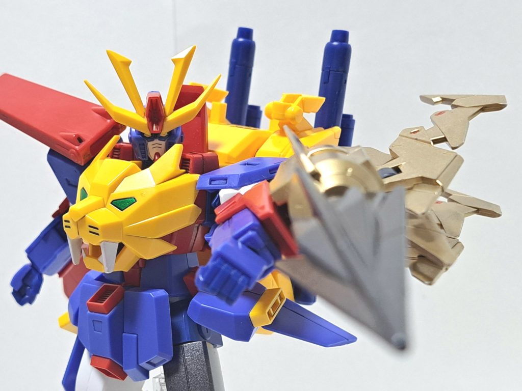 ガンダムトライオン3タイガー ガンダムトライオン3とフォレストライガーが合体した形態。フォレストライガーが分離し、右半身に合体している。