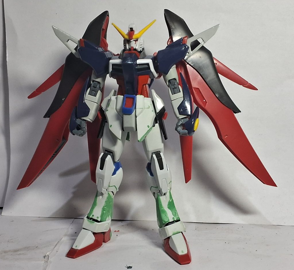 First, cover the unnecessary parts with putty to give it an anime look.