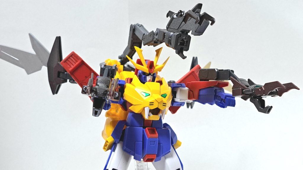ガンダムトライオン3ドラゴ ガンダムトライオン3とスペーストライガーが合体した形態。スペーストライガーが分離し、背部と両腕に合体している。