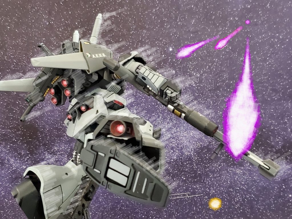 黒いガンダムは遠距離からビームライフルを正確に連続で打ち込んでくる❗それを最小限の回避行動でしのぐウルフ大尉のリック・ディアス~😊🎶ウルフ大尉は一瞬の攻防で、これが噂のMKIIで操縦技術からパイロットは強化人間であると判断する😔💦この恐るべき相手を前にしても、幾つもの修羅場をくぐり抜けてきた歴戦パイロットのウルフ大尉は冷静沈着~😎✨