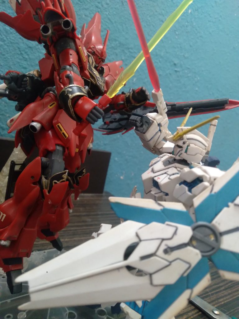 Unicorn Gundam vs. Sinanju