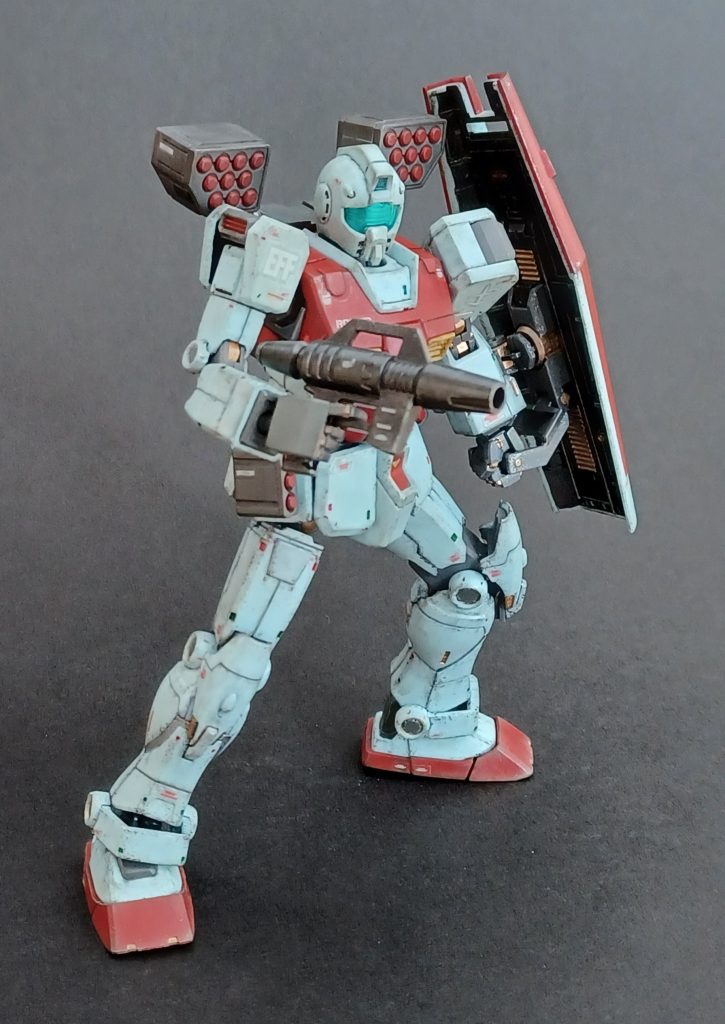 ウェザリングは、ごく控え目に。煤汚れと砂汚れ、土汚れとオイル汚れを想定してナチュラルメイク✨