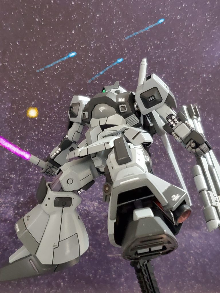 ウルフ大尉が黒いガンダムを相手にしている間に、旧ジオン艦艇は戦闘宙域を離脱💨そして、ネモ部隊も残存したMS及びパイロットの救出に成功👍✨演習予定で戦闘力が十分ではない自軍の状況も踏まえ、ここが引き際と感じたウルフ大尉はティターンズの艦隊が到着する前に月への後退を指示😊ウルフ大尉は黒いガンダムのパイロットに、格の違いを見せつけ宙域から離れていく…🌠そして宇宙世紀0086年11月、ウルフ大尉はエゥーゴと協力関係にある地上の反抗組織『カラバ』支援のためリック・ディアスと共に地上に降りる事となるのであった……💫以上私の妄想イメージによる先行量産試作型リック・ディアスの活躍ぶりでした~😊🎶