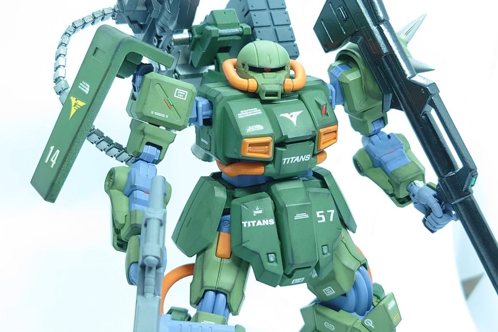 ティターンズ内特殊作戦中隊にて運用されているハイザックの一機。中距離支援用にカスタマイズされている。基本性能は同部隊にて運用されているハイザック先行量産改修型と変わらず、武装とオプションの変更、FCSの調整による改修に留まっている。