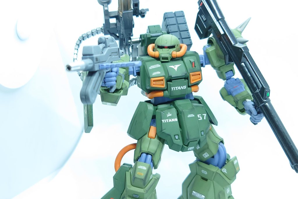 コロニー内部での作戦も加味してか、本機体のビーム兵器はライフルのみに限られている。