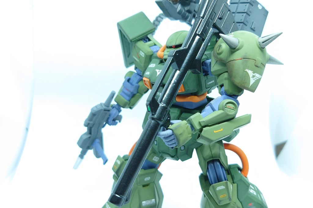 バズーカ連邦普及モデルのハイパーバズーカ。弾種は徹甲弾と散弾を使い分けることができる。