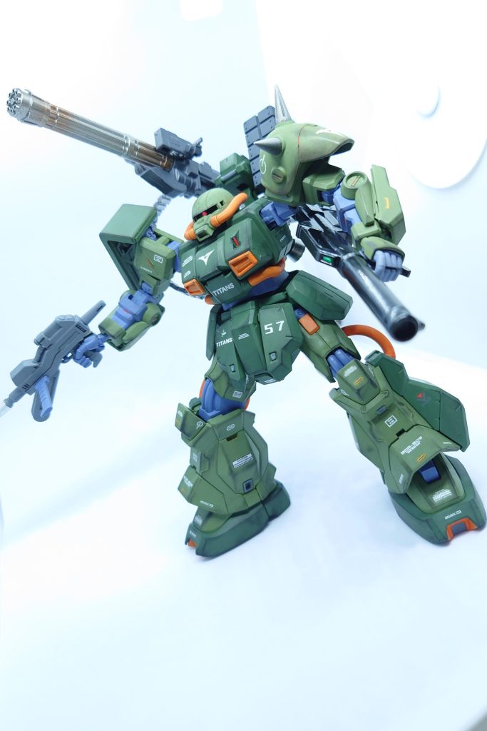 僚機の突撃をサポートし、近接攻撃の機会を作ることを得意とする。装備の増加によって重量が増しているが、機動力低下は最小限に留めている。