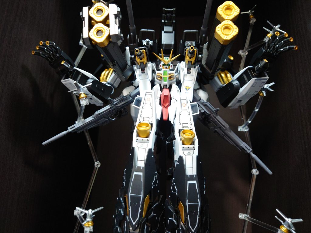 ウリエルガンダム(C装備)フルアーマー装備ティフォエウスガンダムキメラを見た時にティフォエウスガンダム本体の火力が足りてないと感じたので装備を増量しました✨ラファエルガンダムを直列式ツインドライヴ化し、拠点防衛、拠点制圧用に強化改修したという設定です。