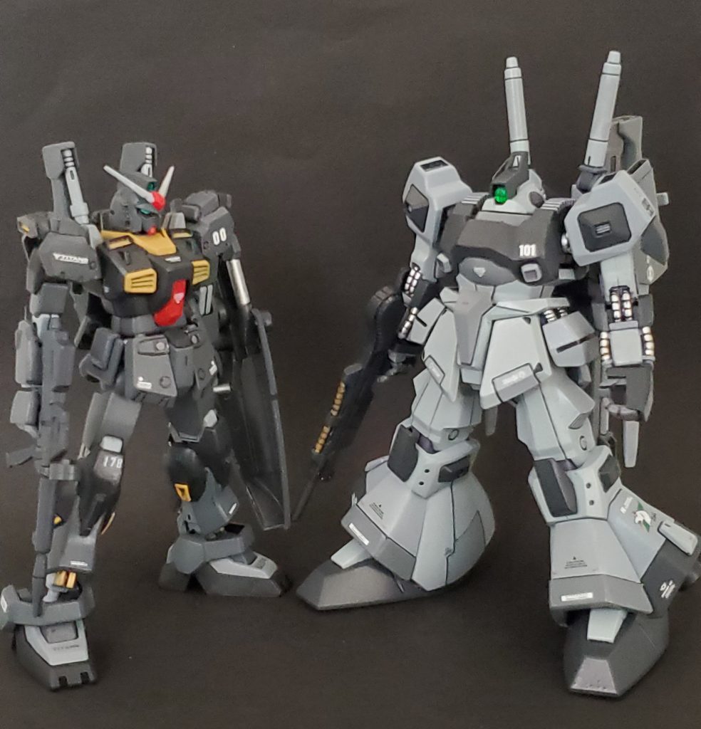 今回の最後の1枚は死闘を繰り広げたガンダムMkIIとのツーショット写真です📷️黒と白で対照的を意識して、この2体を制作しました😊✨次回もZ編でガンプラ作品をお届けしたいと思います🙌今回も長い投稿、最後までご覧下さりありがとうございました😌🎶感謝感謝です🙇