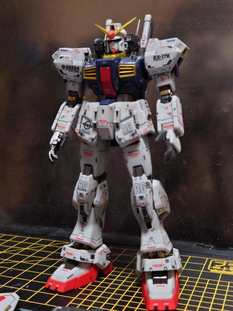 社外製デカールをたくさん貼って……センスイマイチな気もしないでもない……もうちょい間引いた方がよかったかも。