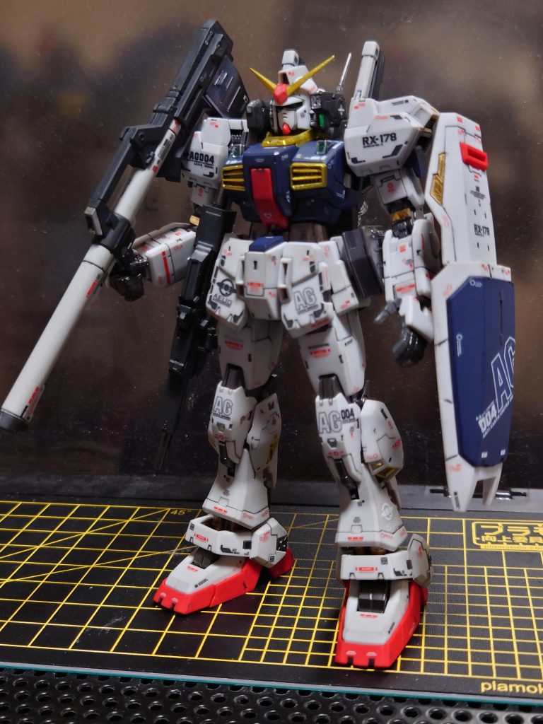 武装全部持たせた。アクションは…………よく動くのだけど、センスの無さに愕然とし、立ちポーズのみで