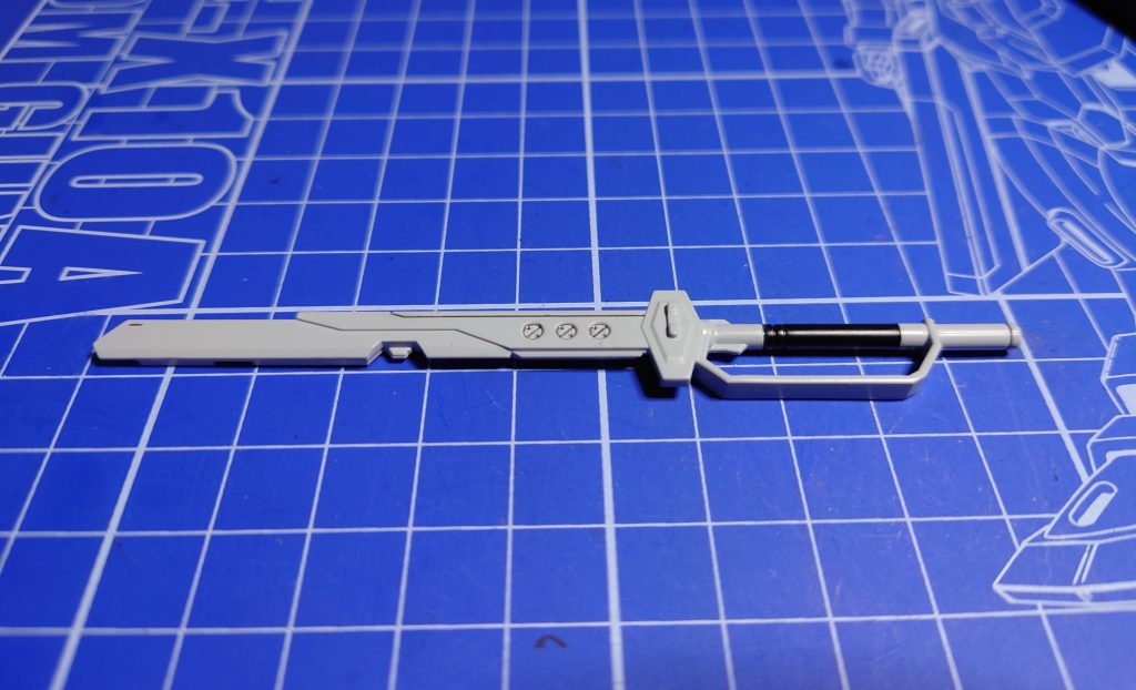 アロンダイトの持ち手の先端はspecIIっぽくしました。画像よりほんの少し短くしてます。先端を1度切断してから3ミリ棒の中心に2ミリぐらいの棒を刺して、本体と接続してるので結構頑丈です。