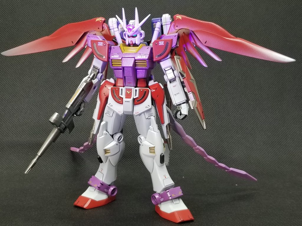 全身ショット。今回はビルドコンに参加すべくこのキットを作製した次第ですが、説明書を読むと最終形の参型なんだとか。んじゃ更に改修したらどうすんの?子供の目線ならどんな風に改造するかな?と童心に還りながら(笑)作製しました。