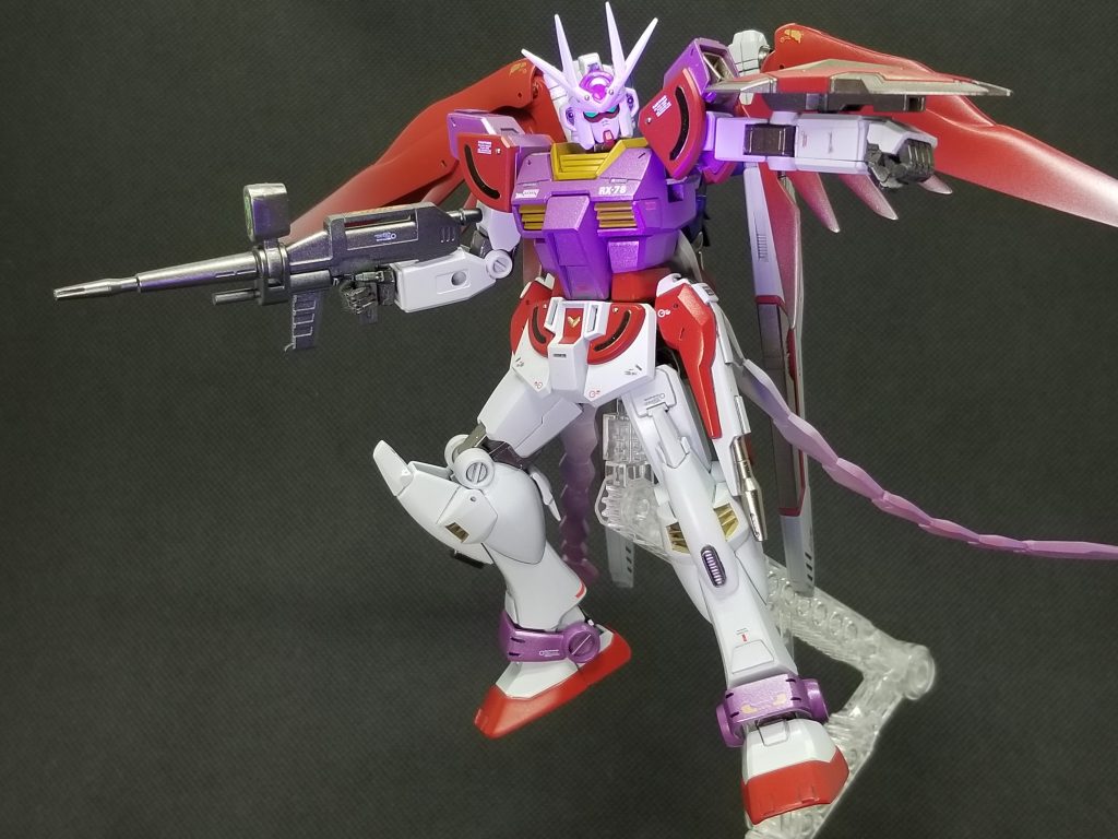 箱絵風にポージング。もちろんツインアイはビコ~ン仕様になってます👍