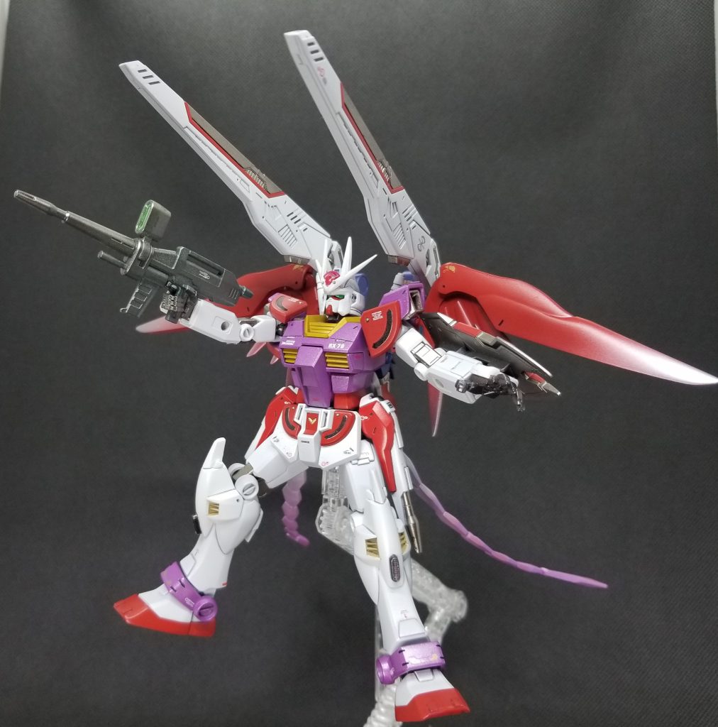 ポーズ変わってプラズマキャノン発射形態。この部分だけRGのパーツなので、ディテールの入りが半端ないです😅因みに腰部のビームキャノンはアーマーが邪魔して前には向きませんっ🤣