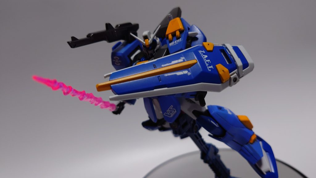 シールドはHGCEストライクから借りて省力化