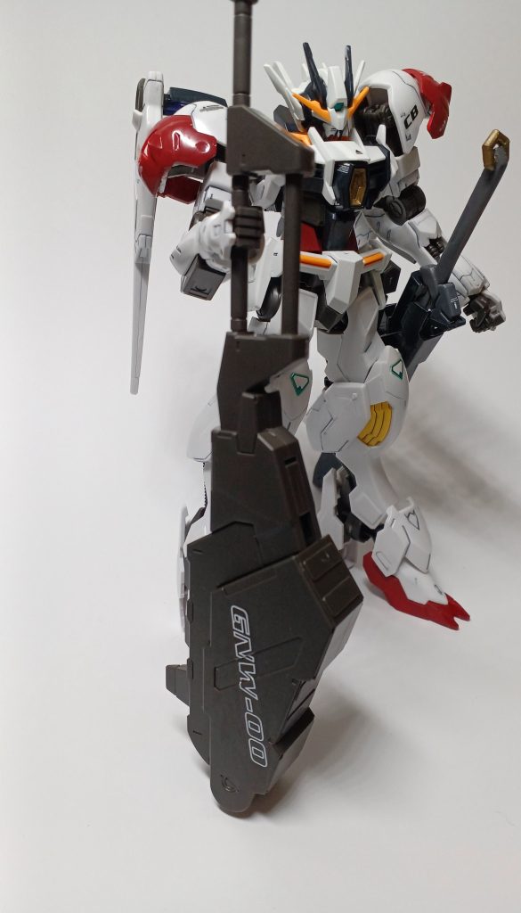 武装3GNレンチメイス打撃武装としても使えるが開閉し、対象を強烈な力で挟み込む。そして特殊なチェーンソーで両断する。