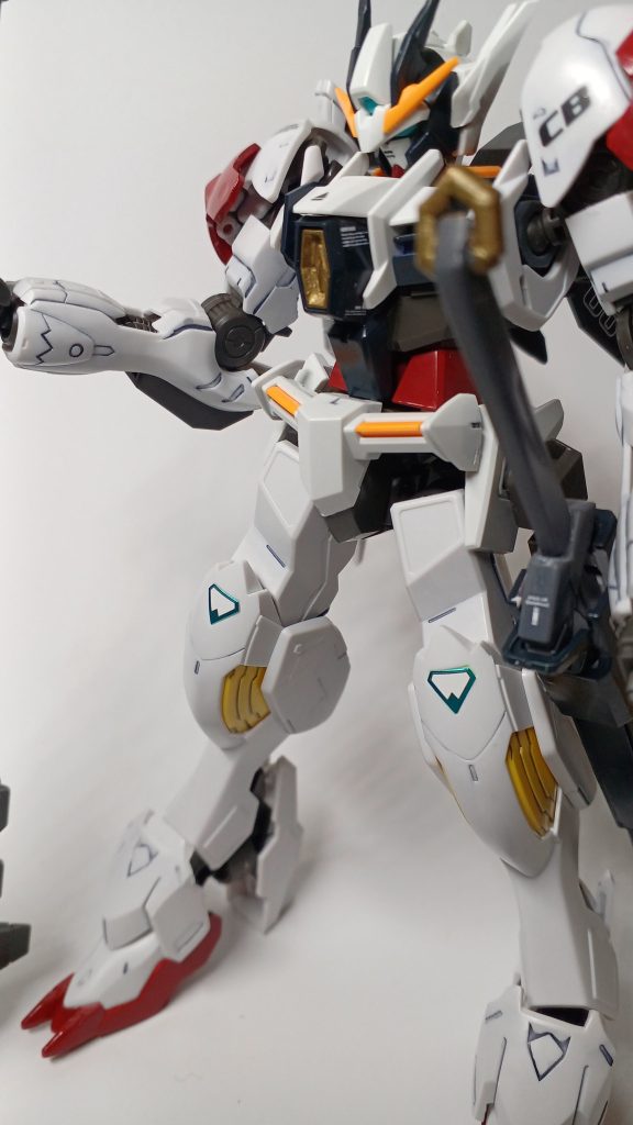 武装4GNダイダルキャノン胸部に内蔵された高出力火器。GN粒子を圧縮させて発射する。