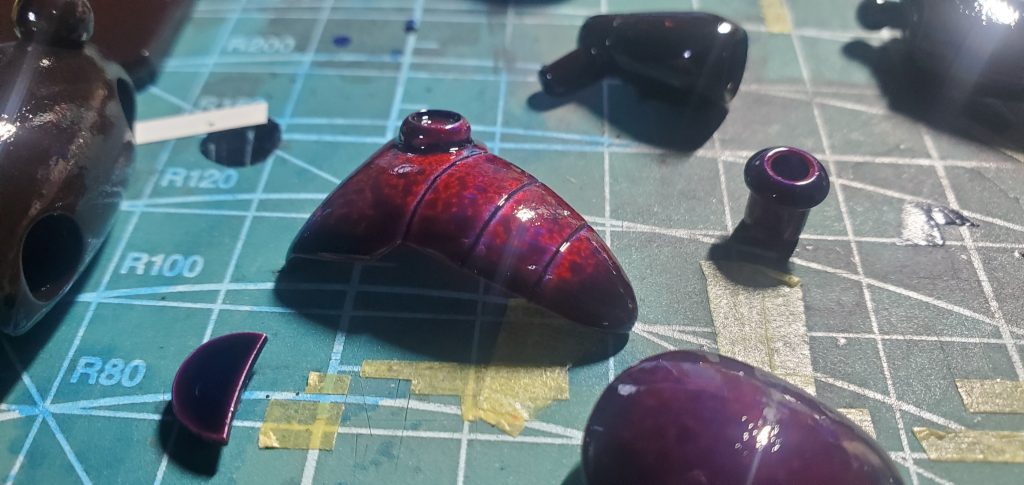 毒々しいです。クリアパープル使いたかったのですがスプレー缶にないので筆塗りキャンディ塗装です。(塗装環境なし)