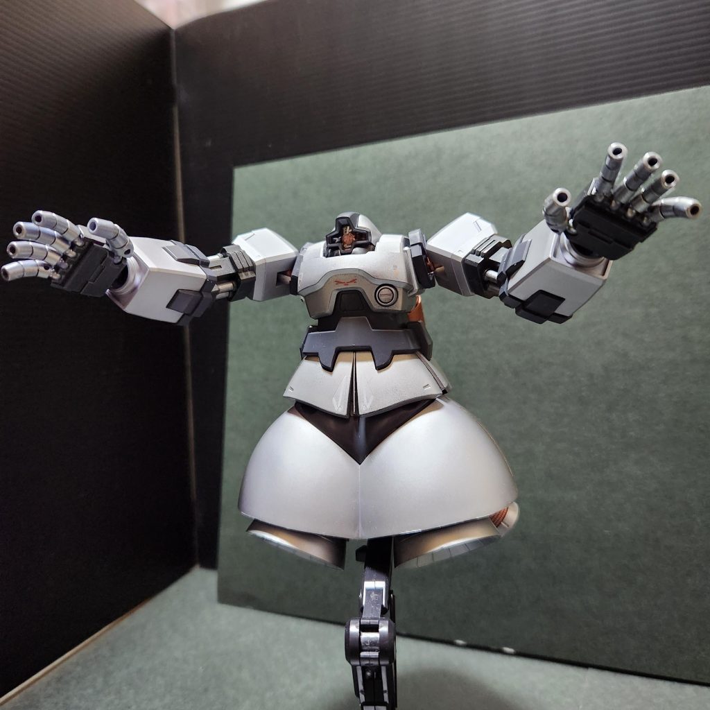 後にジオングと呼ばれる試作MS–2枚目/制作者：アイアンビリー