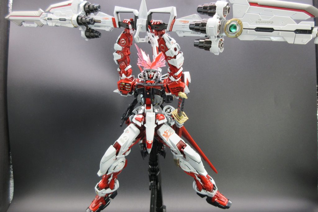 間接軸に軽くサフ吹いてあるので保持力あがってます